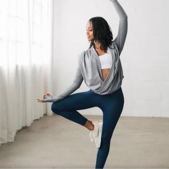 Zyia Haze Yoga Shawl Silver Spacedye - Picture 4 of 11